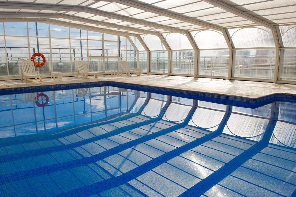 حوض السباحة