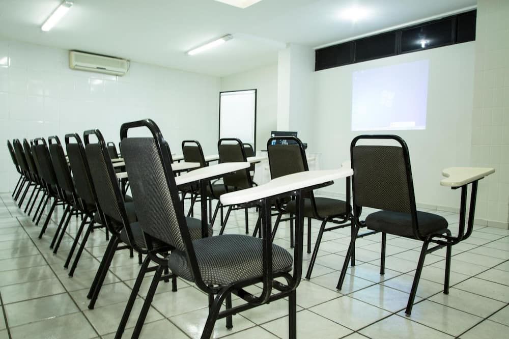 غرفة الاجتماعات