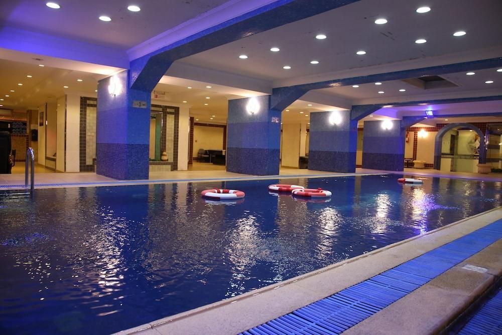 حوض السباحة صورة