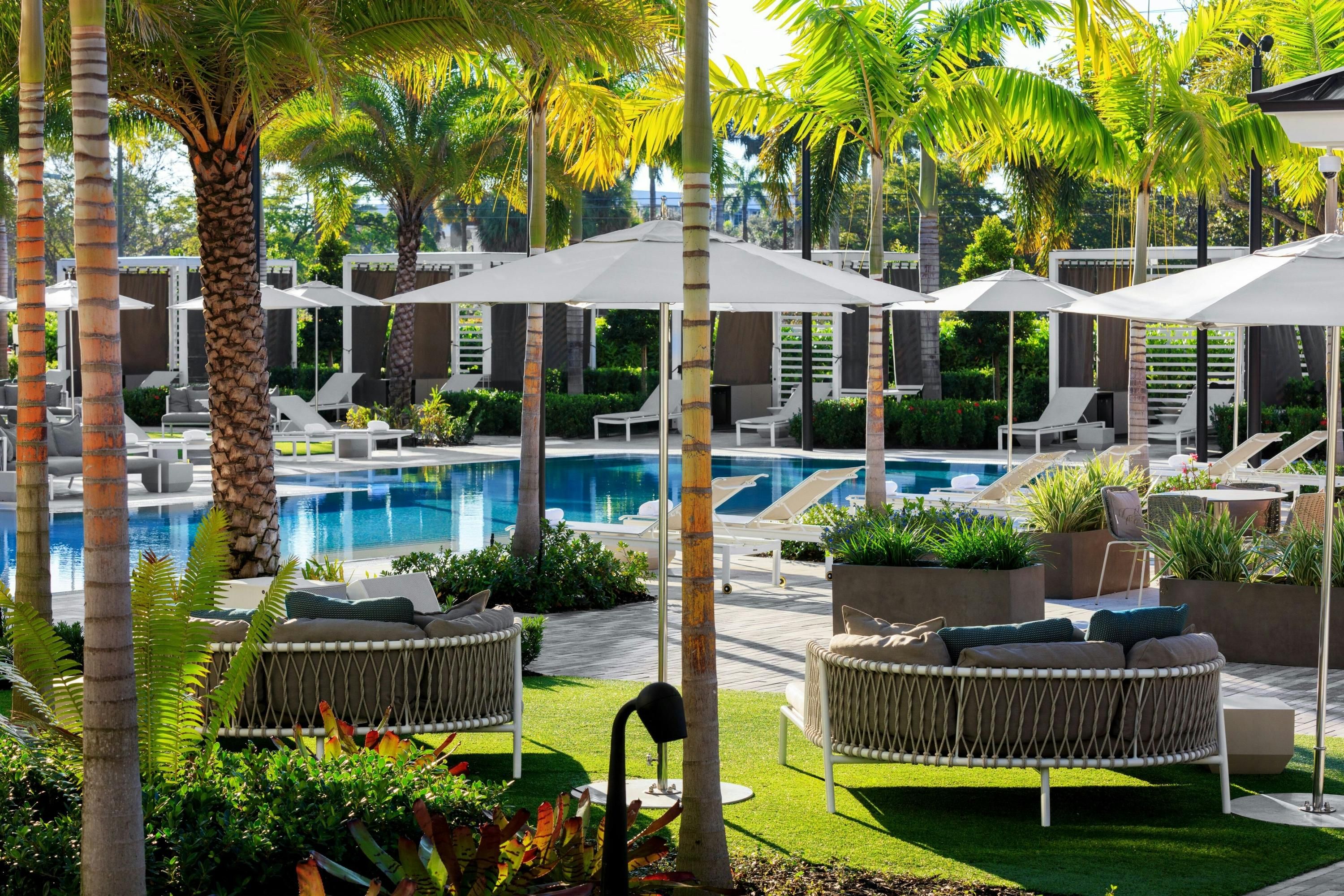 حوض السباحة