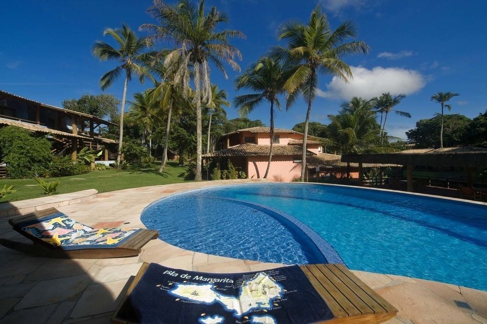 حوض السباحة