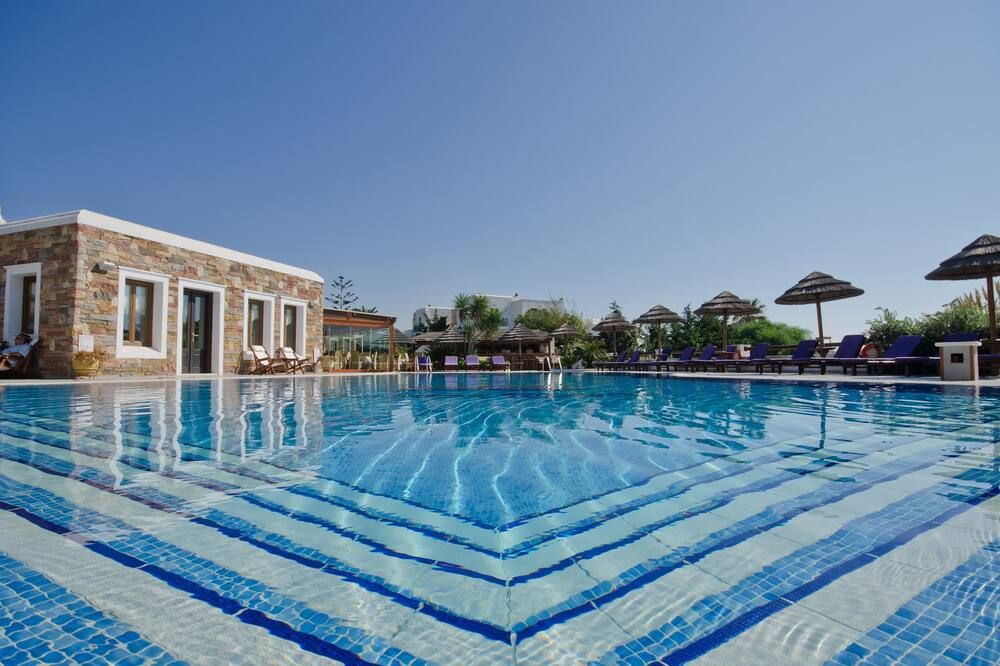 حوض السباحة