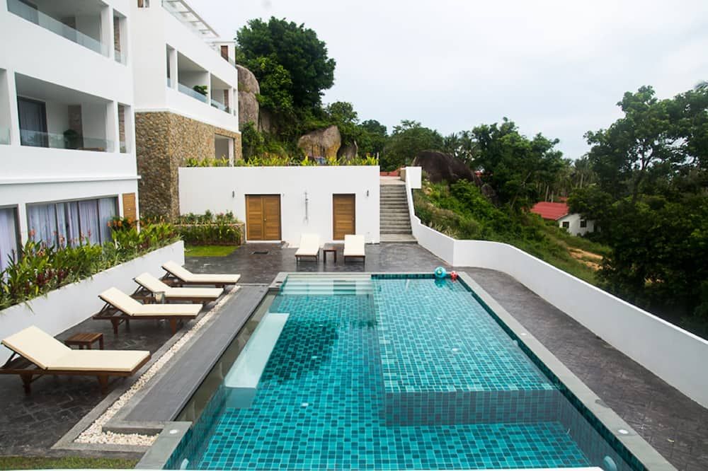 حوض السباحة صورة