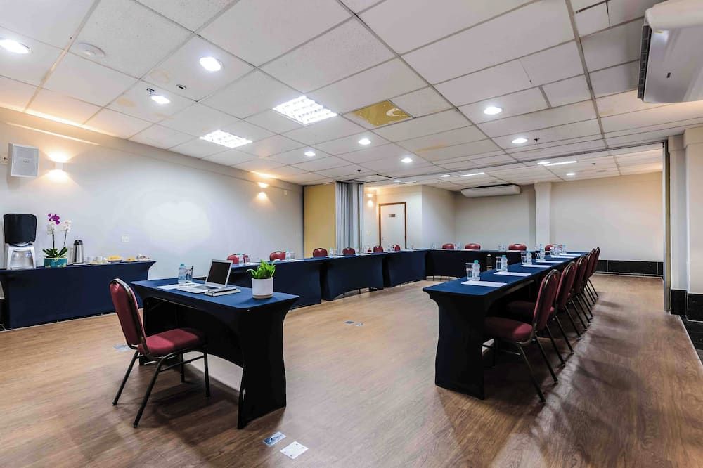 غرفة الاجتماعات