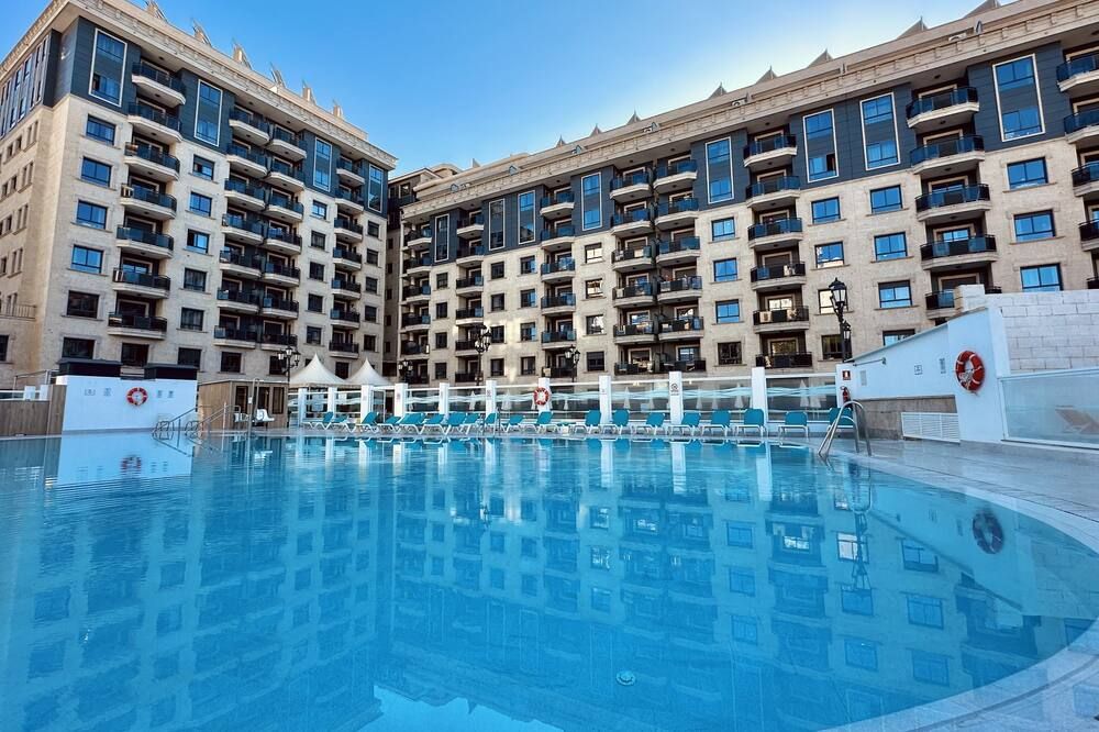 حوض السباحة صورة