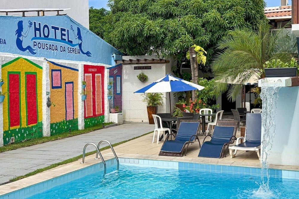 حوض السباحة