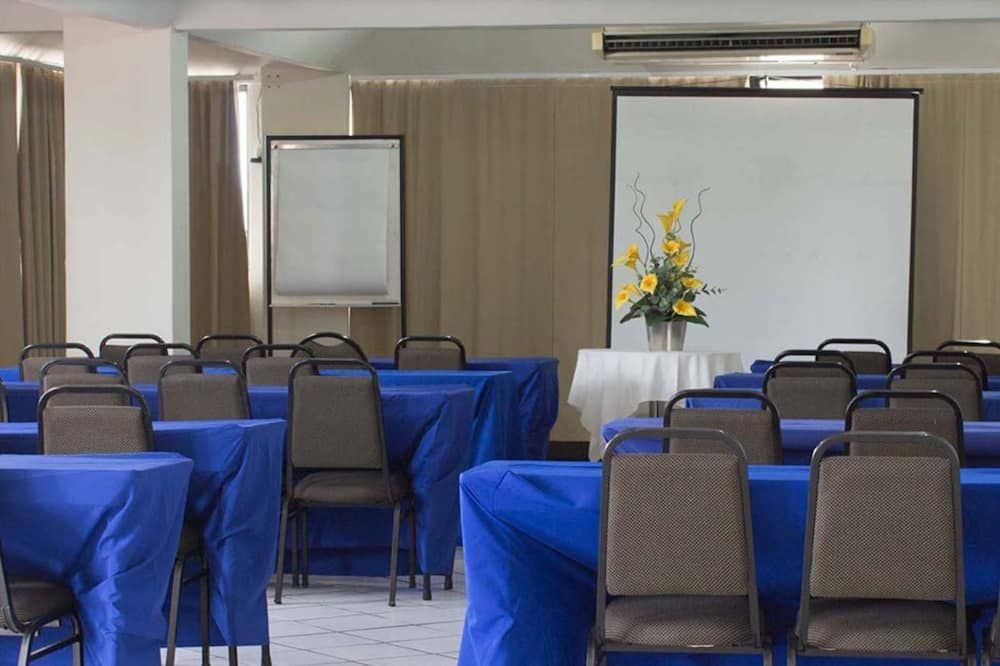 غرفة الاجتماعات