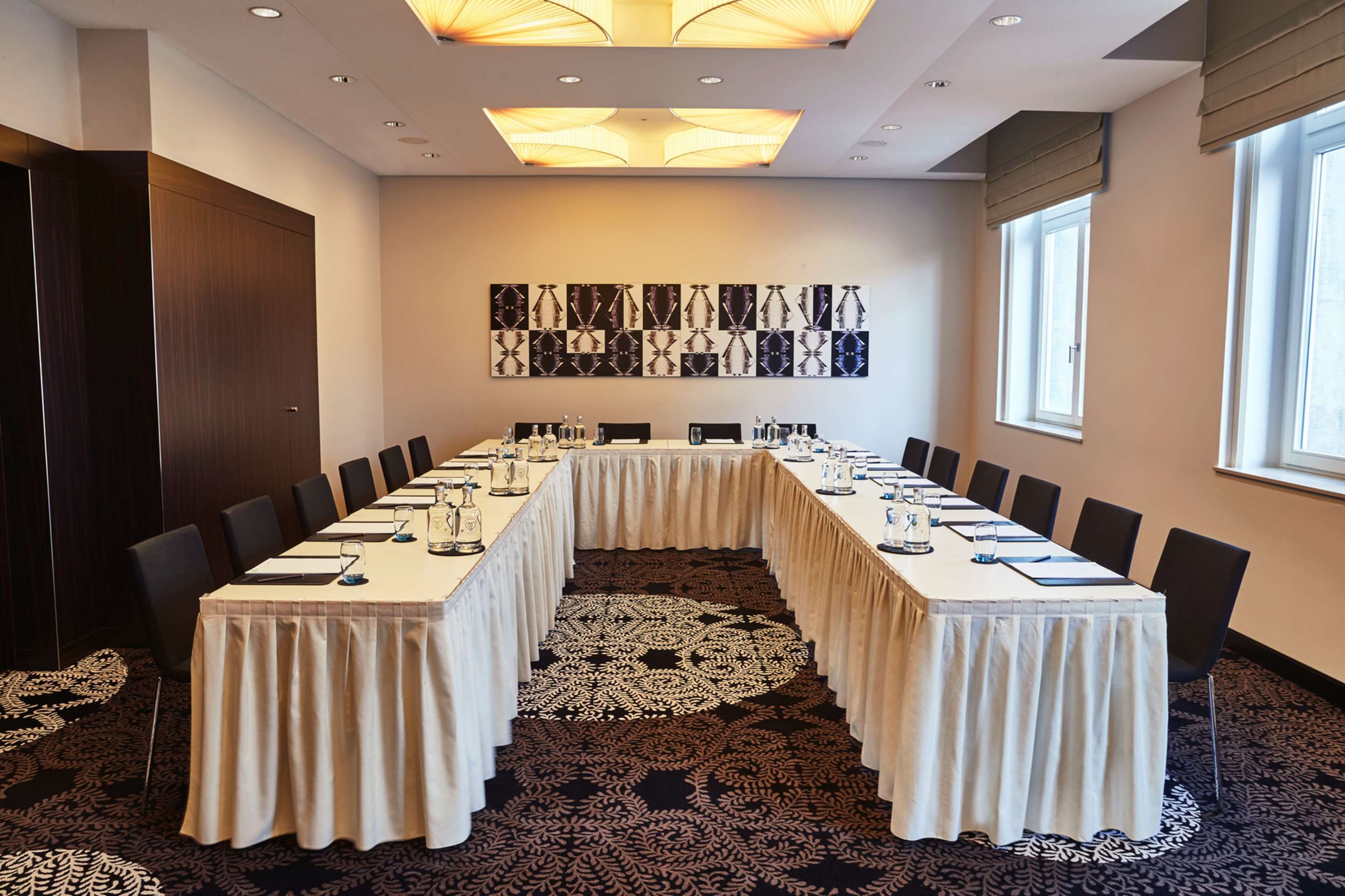 غرفة الاجتماعات