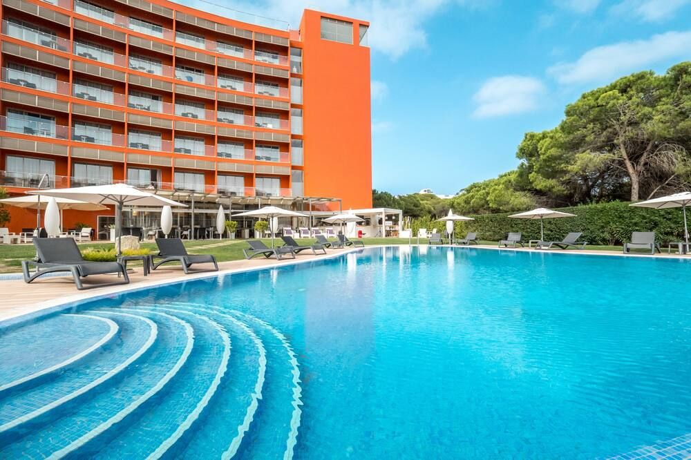 حوض السباحة