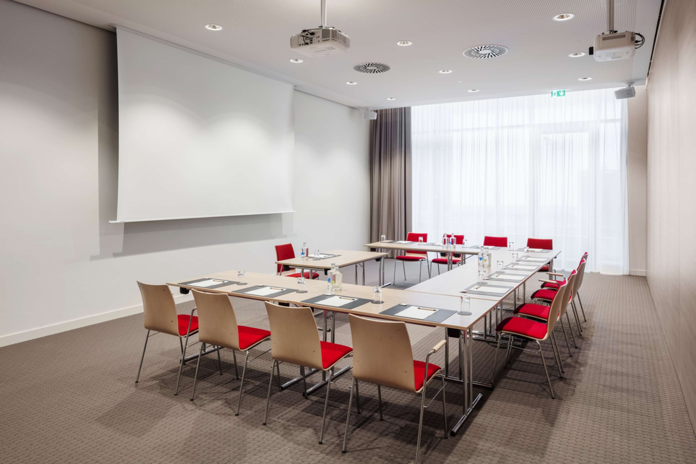 غرفة الاجتماعات