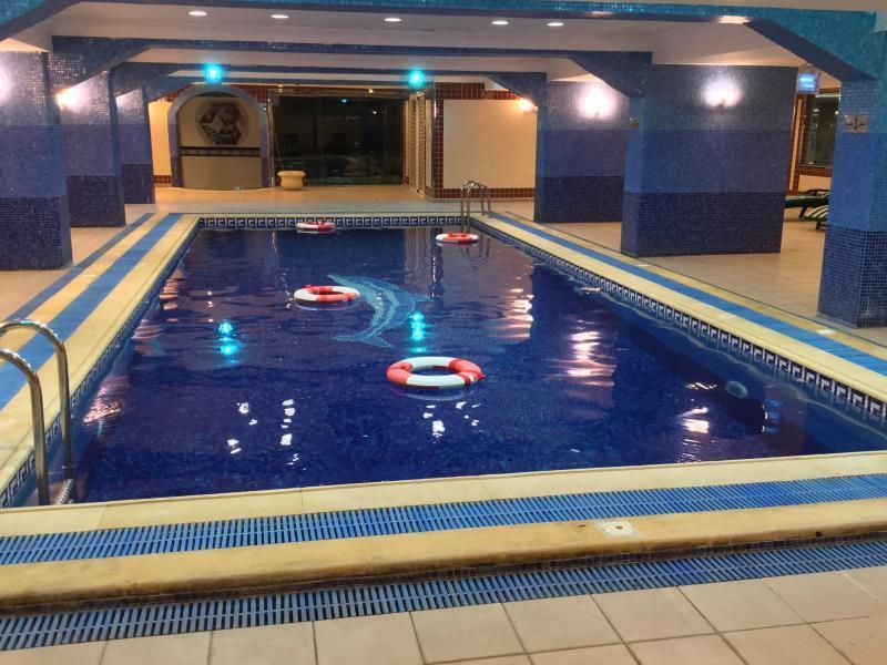 حوض السباحة