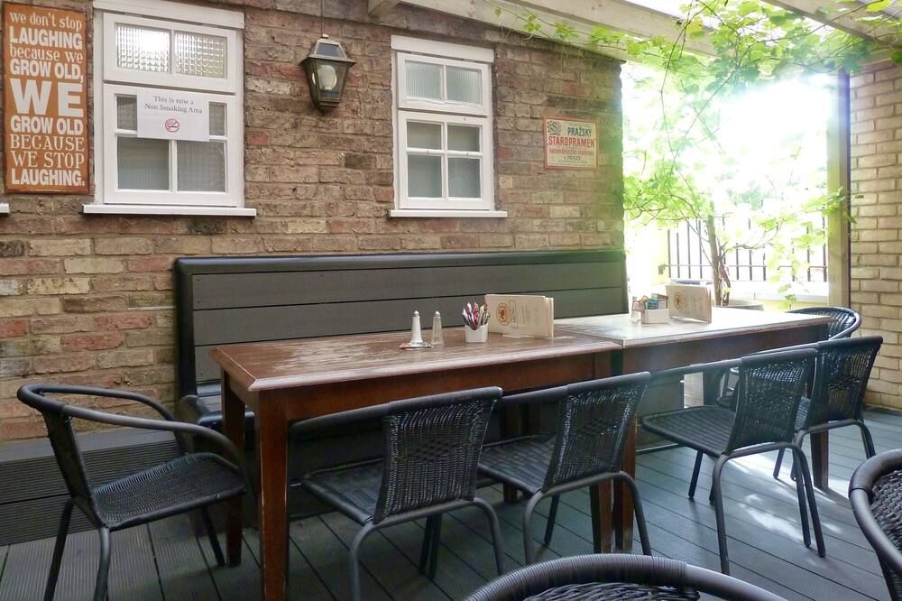 شرفة مرصوفة