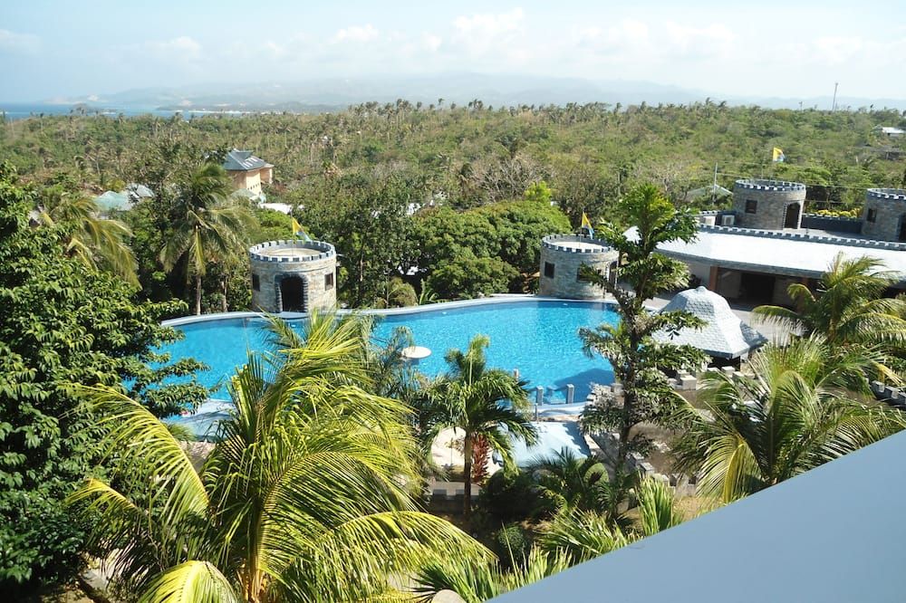 حوض السباحة