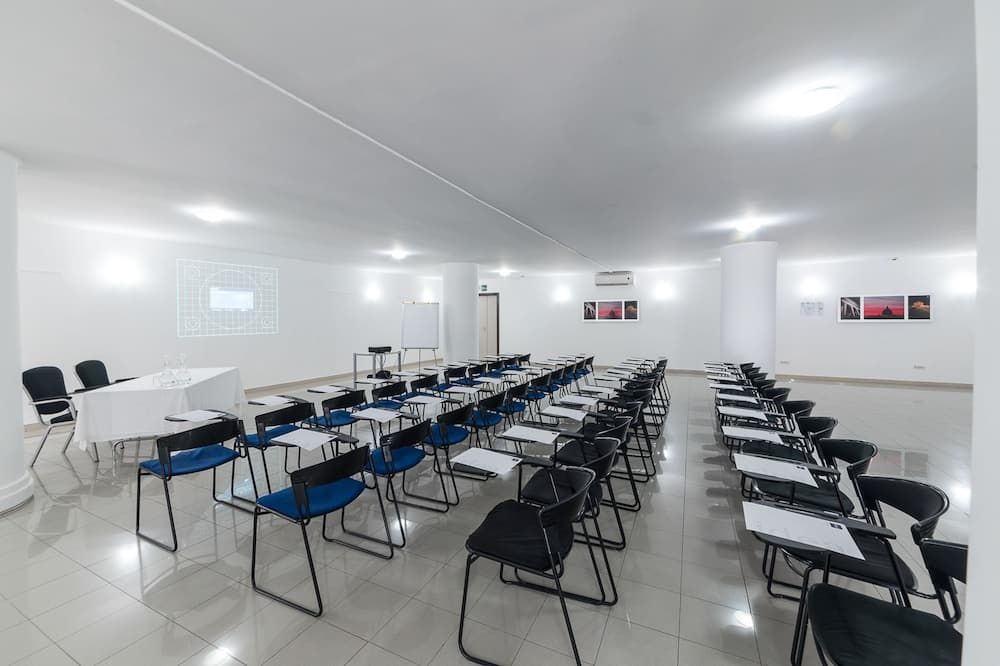 غرفة الاجتماعات