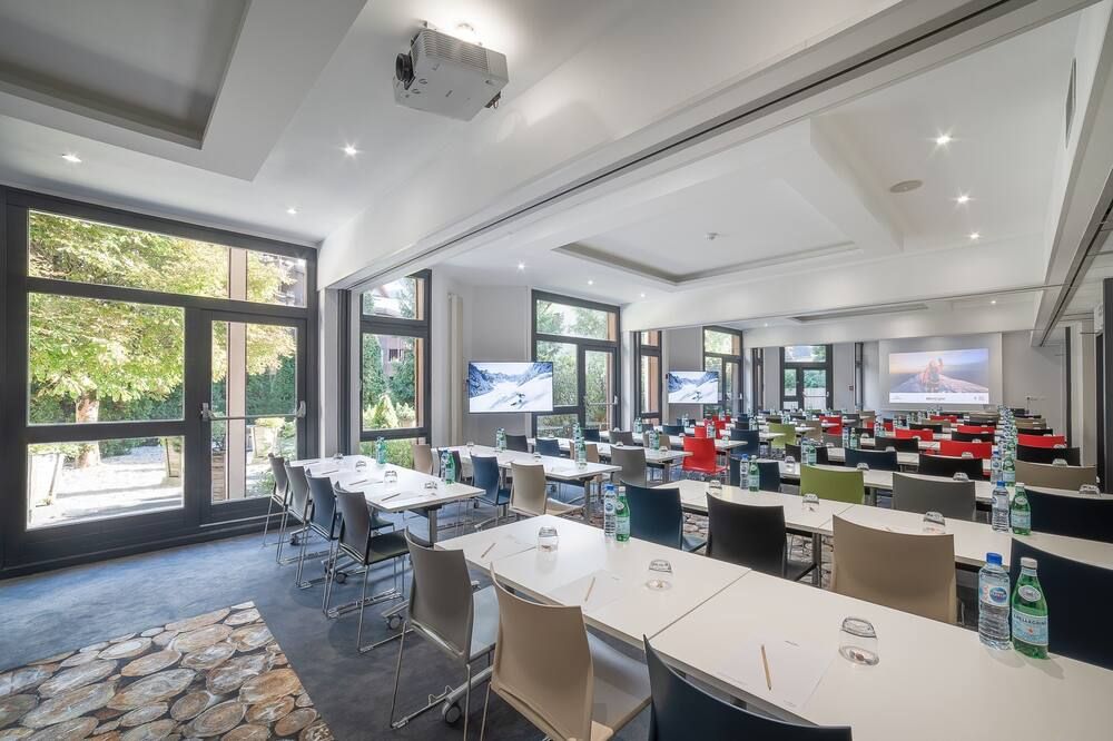 غرفة الاجتماعات