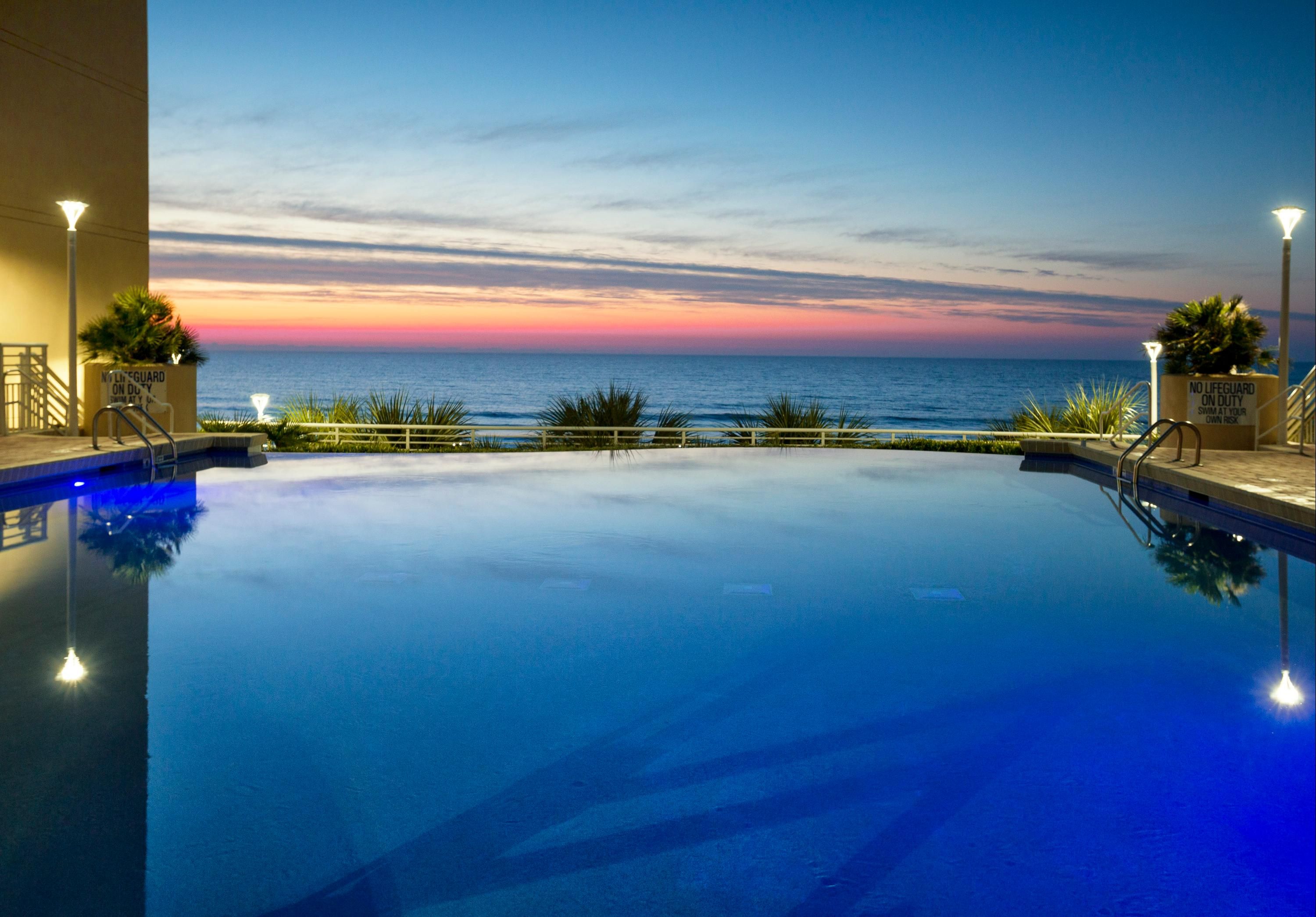 حوض السباحة