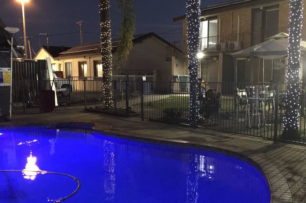 حوض السباحة صورة