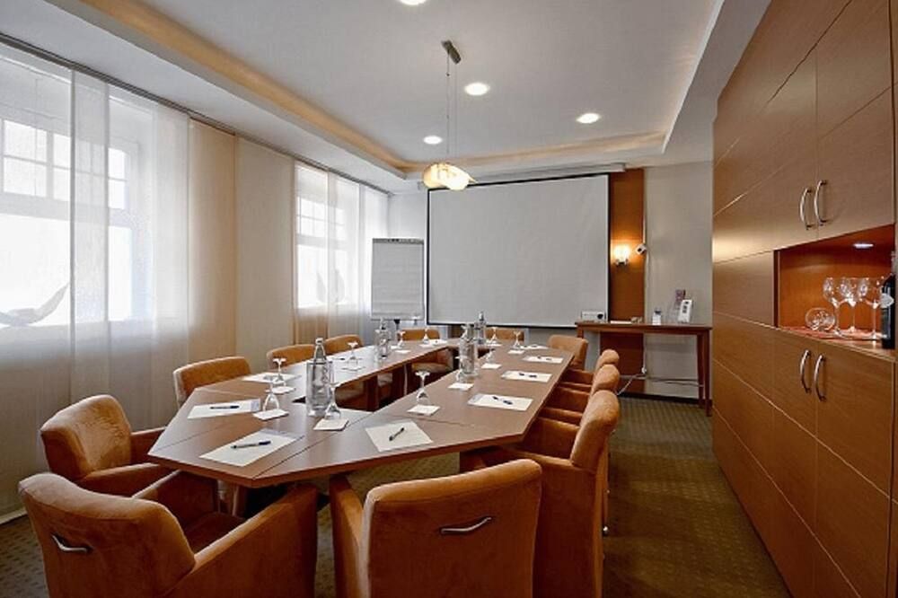 غرفة الاجتماعات