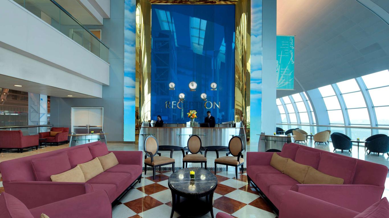 فندق دبي الدولي، مطار دبي