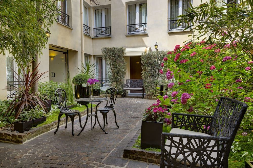 شرفة مرصوفة