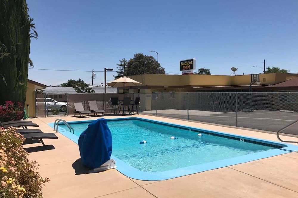 حوض السباحة