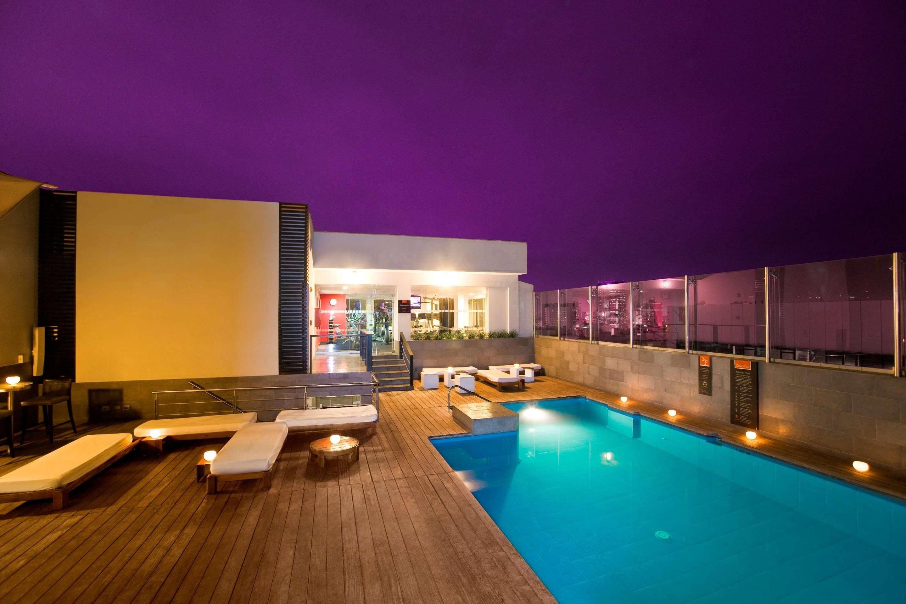 حوض السباحة صورة