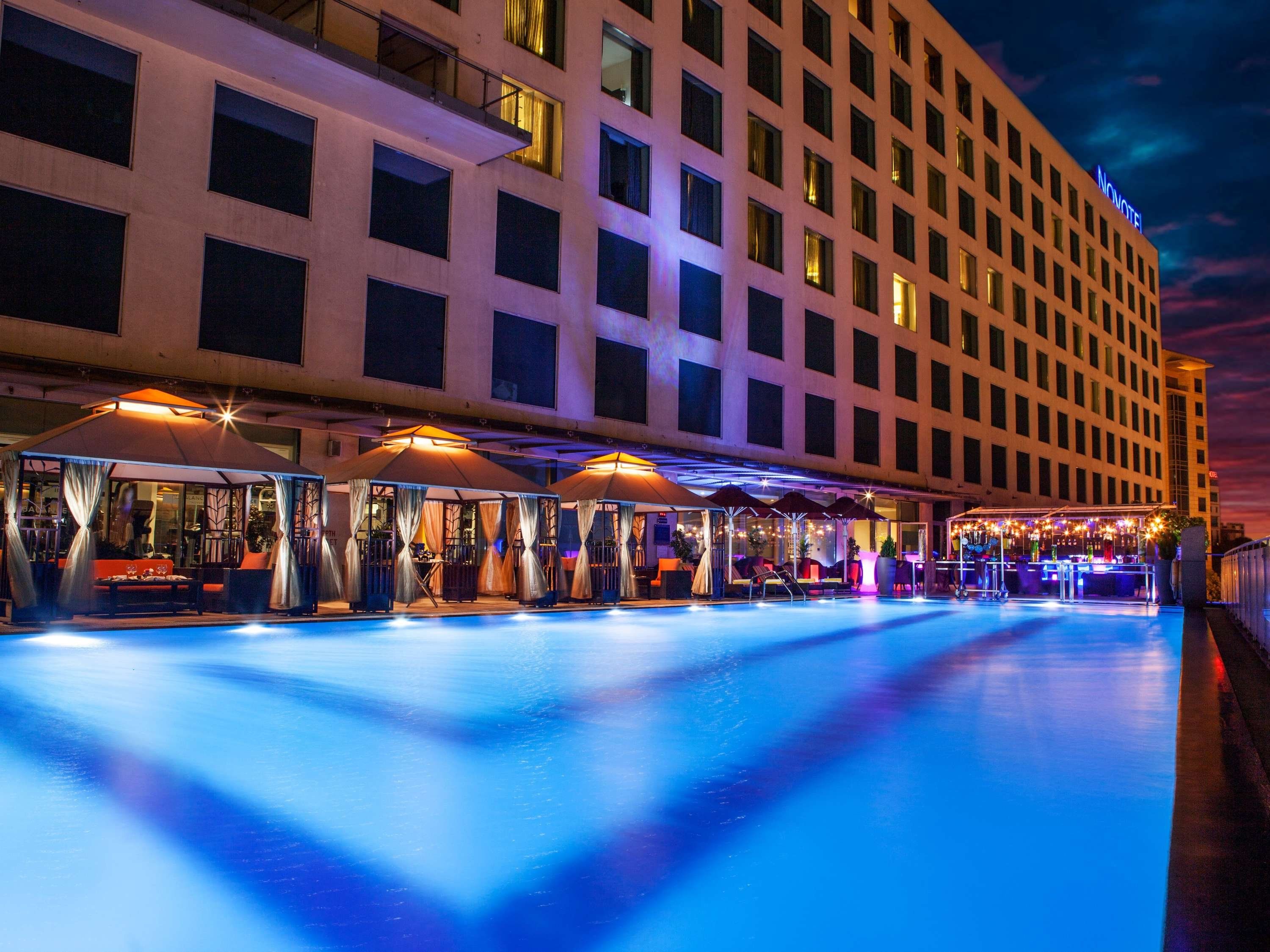 حوض السباحة