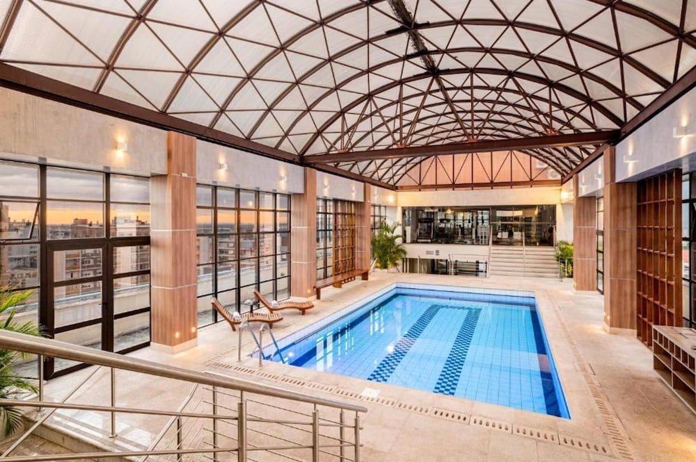 حوض السباحة