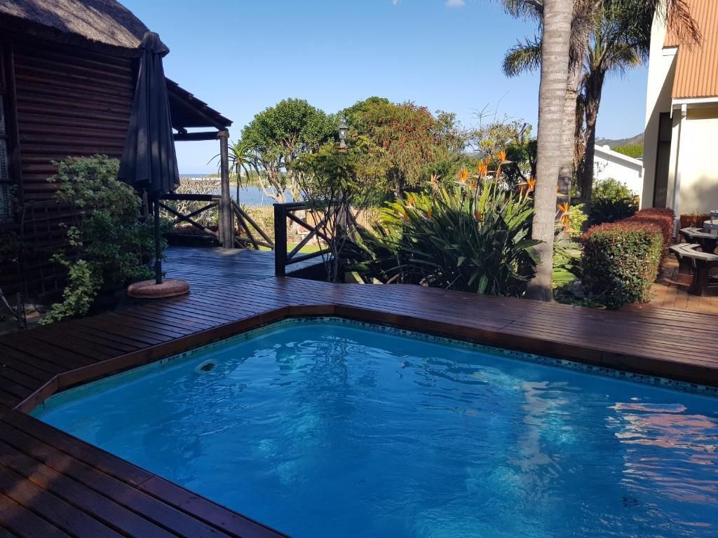 حوض السباحة