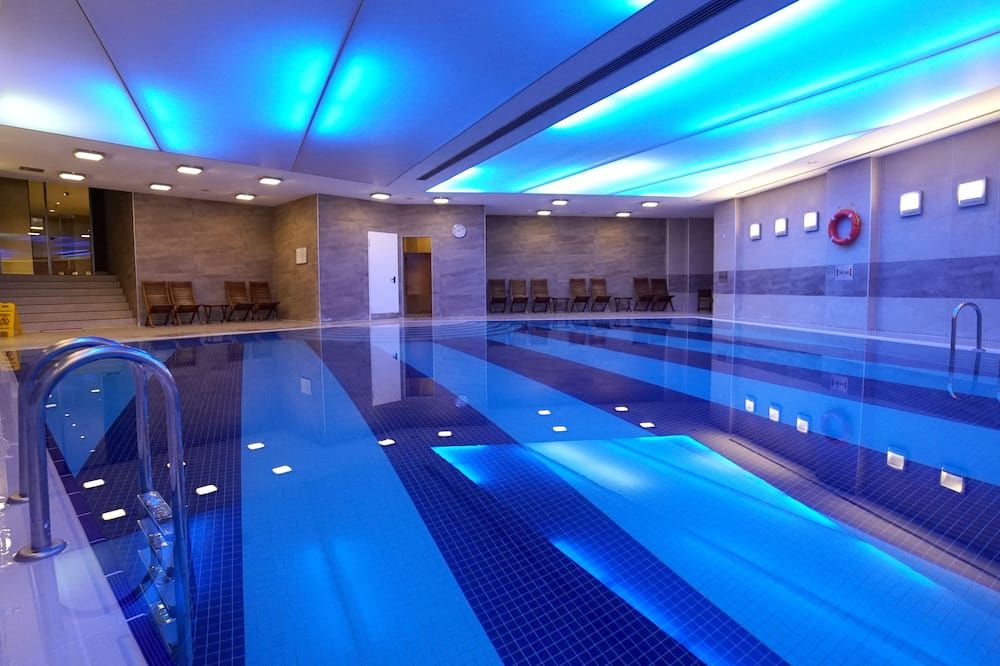 حوض السباحة