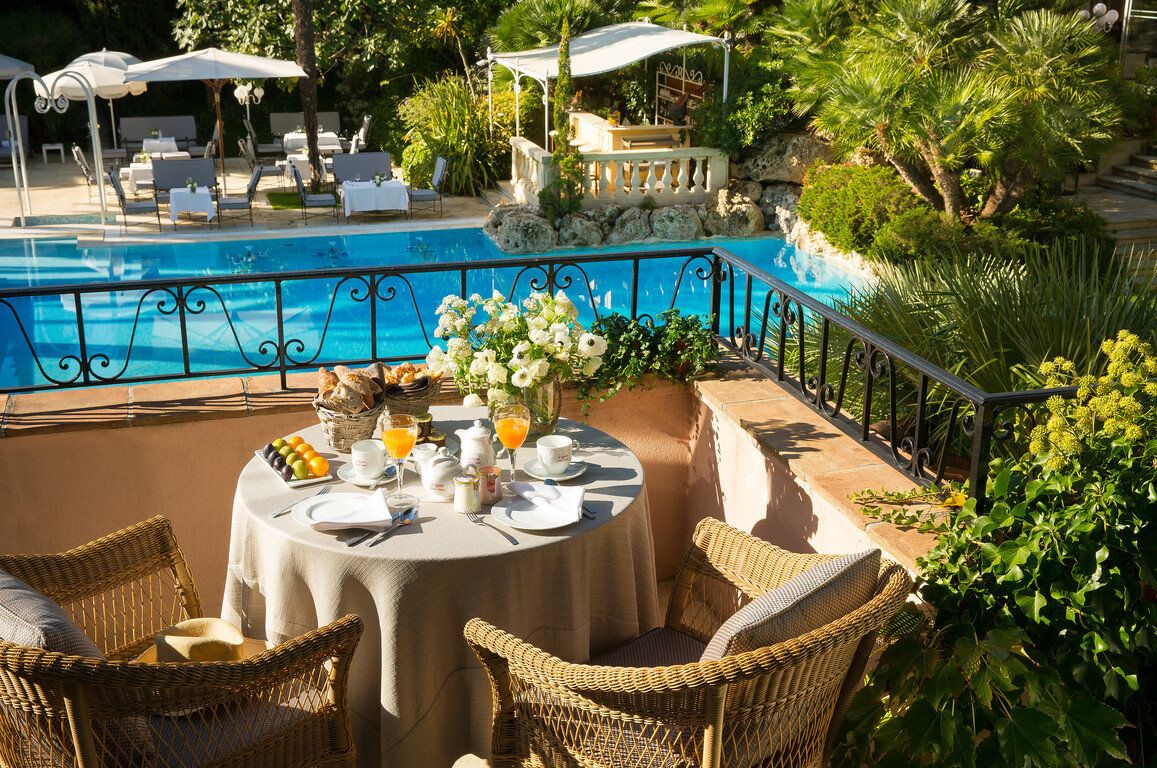 حوض السباحة