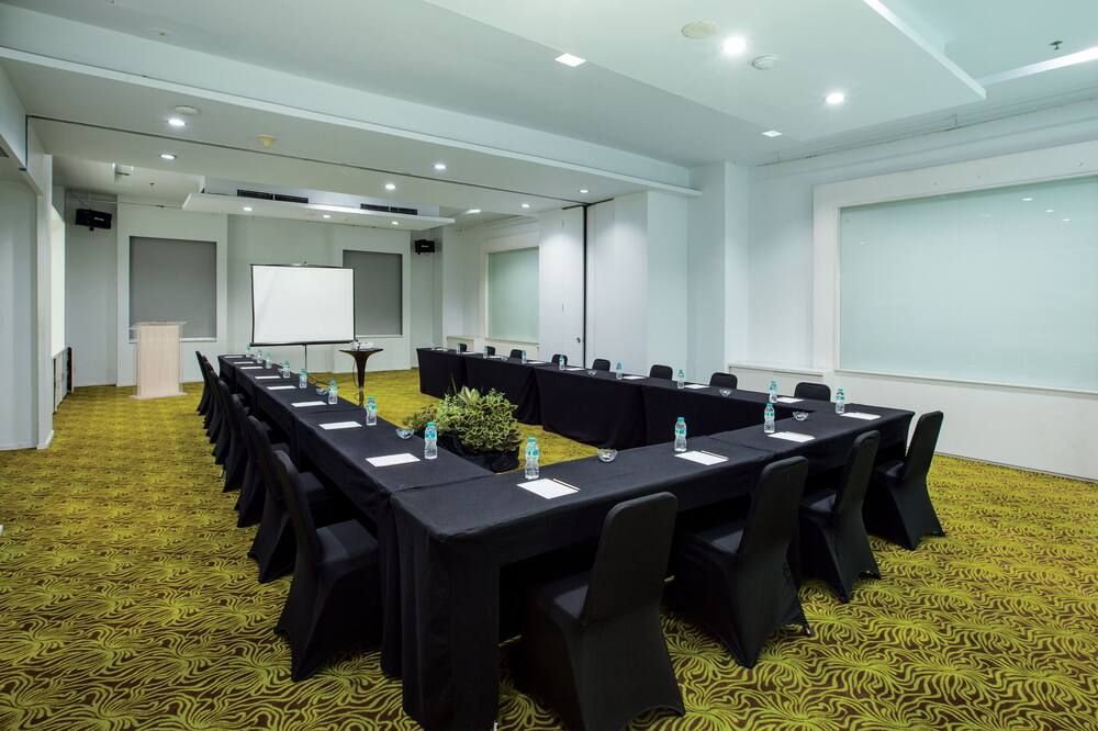 غرفة الاجتماعات