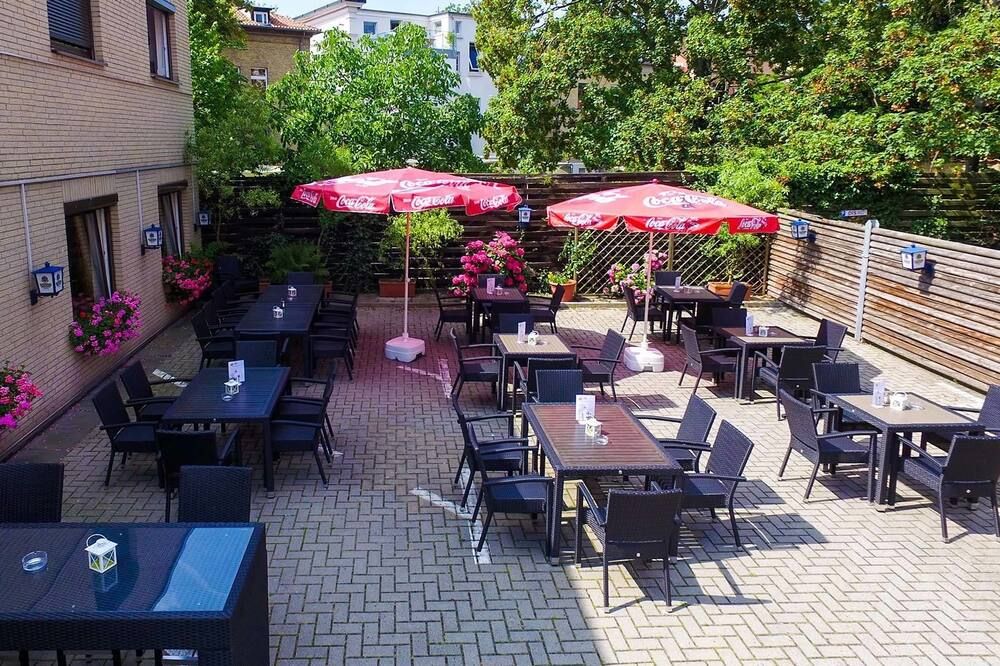 شرفة مرصوفة