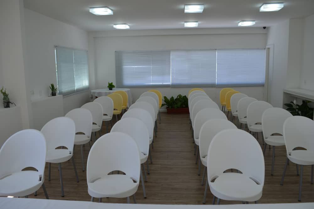 غرفة الاجتماعات