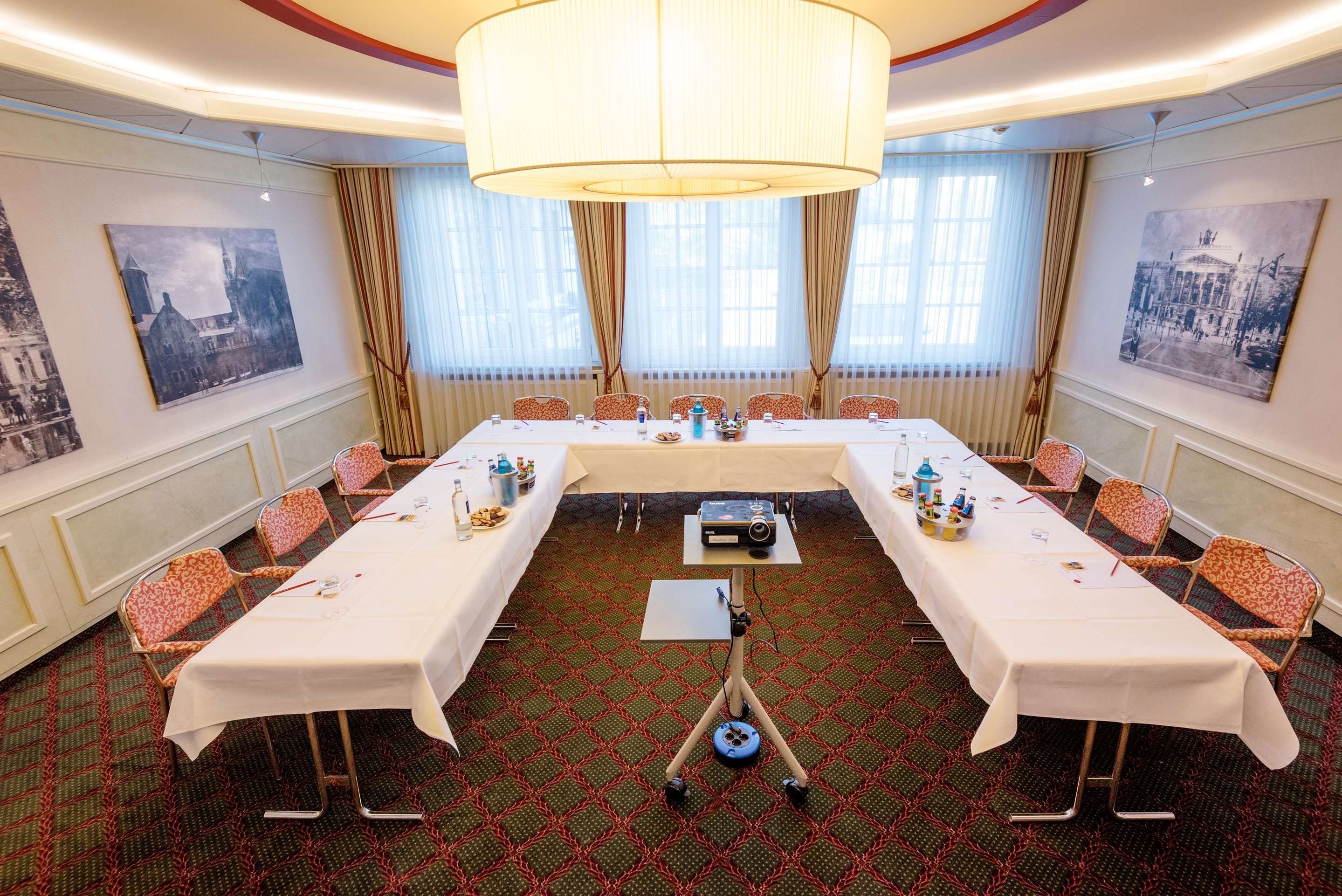 غرفة الاجتماعات