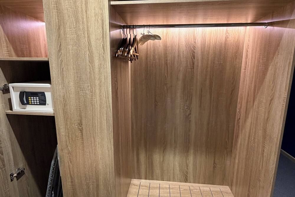آخر