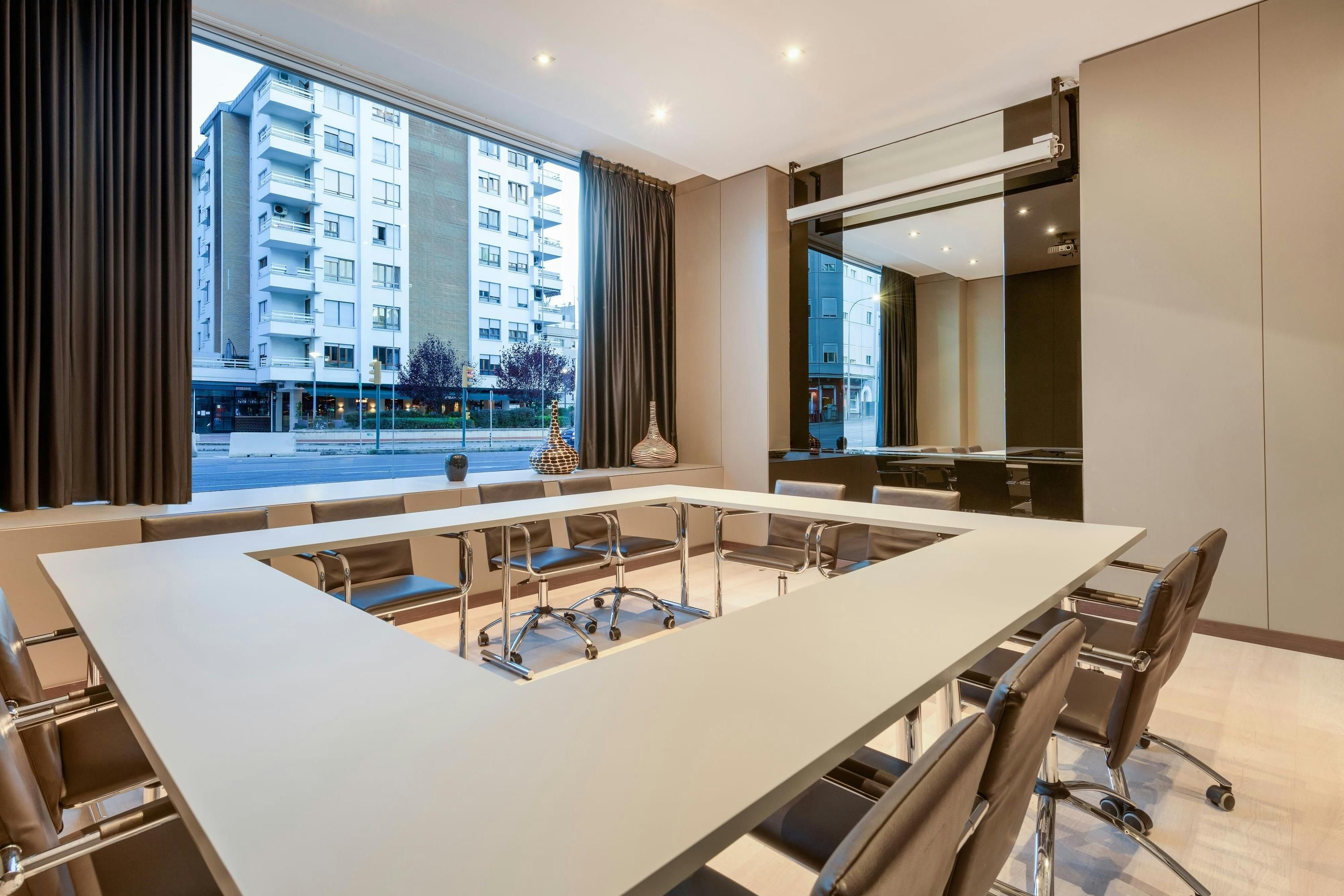 غرفة الاجتماعات