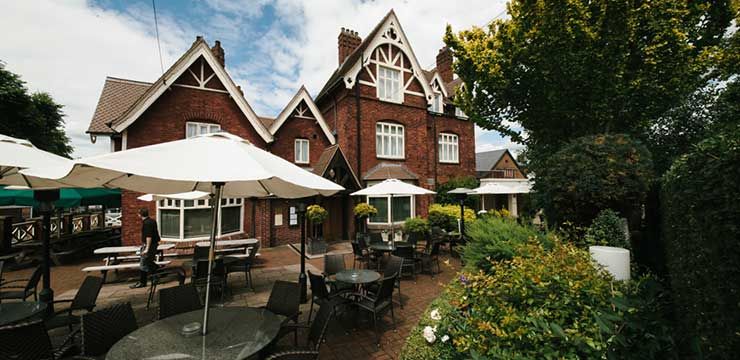 شرفة مرصوفة