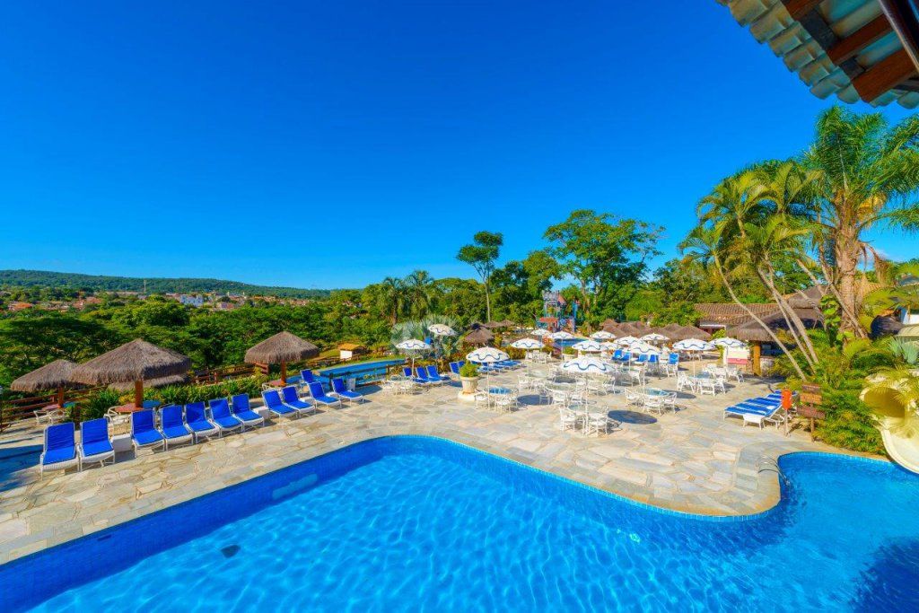 حوض السباحة