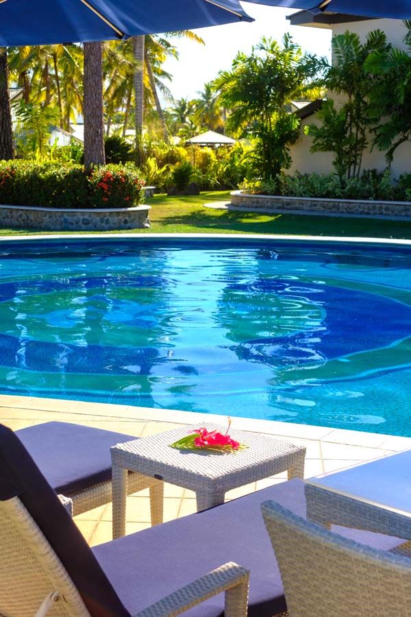 حوض السباحة