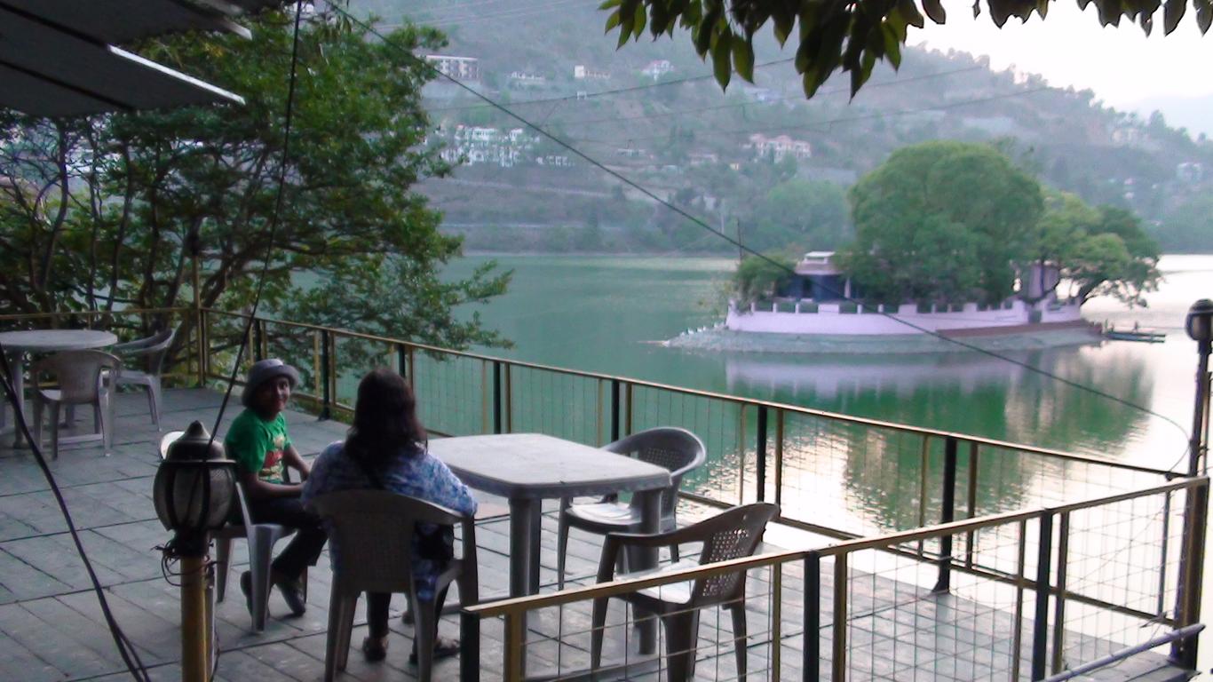 Lake Retreat