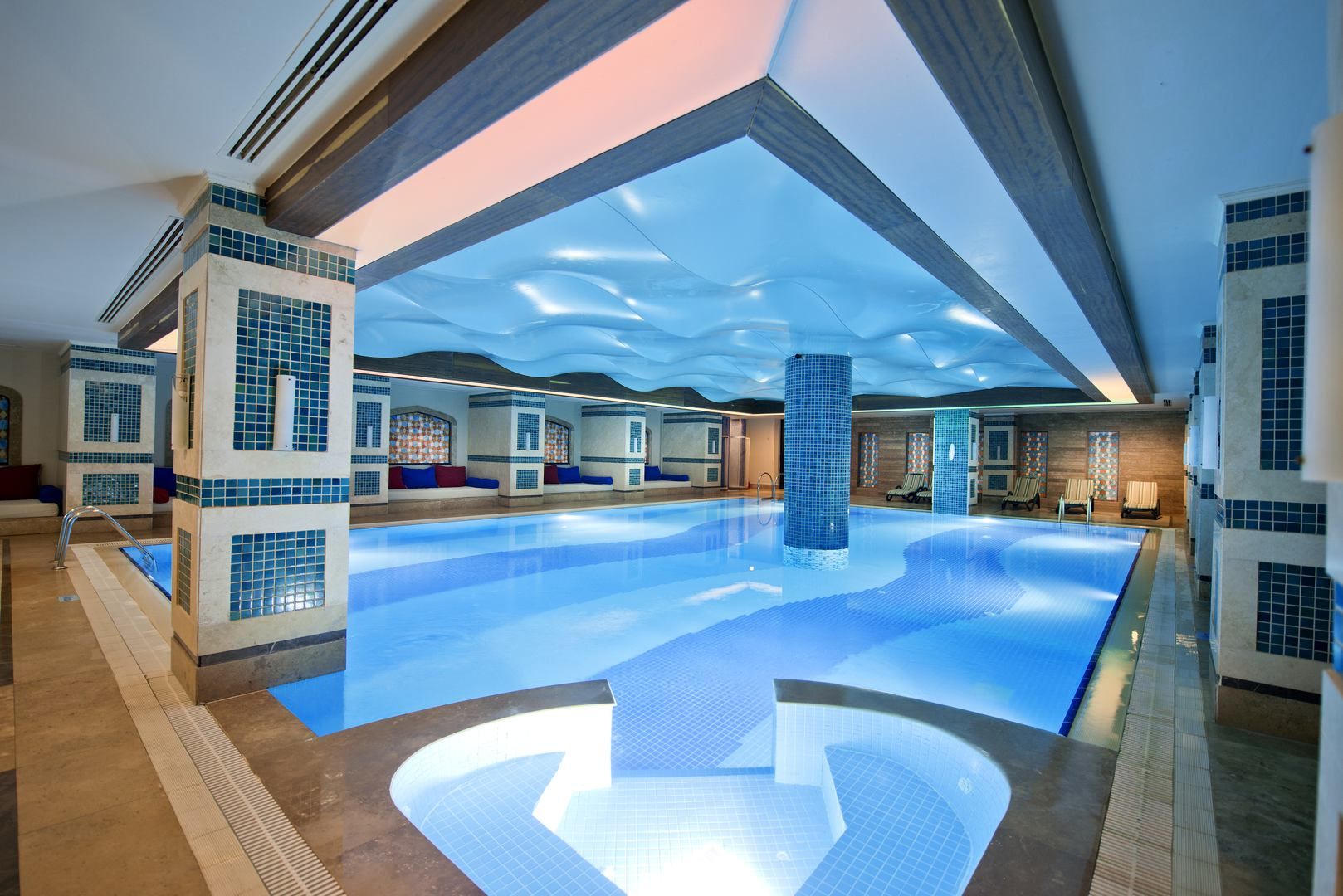 حوض السباحة صورة